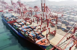 Contenedores en el puerto de Qingdao, en China.