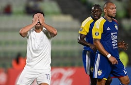 El delantero de Libertad, Gustavo Aguilar, reacciona durante el partido de fútbol de la fase de grupos de la Copa Libertadores entre la Universidad Central de Venezuela y el Libertad de Paraguay, en el estadio Olímpico de la UCV en Caracas.
