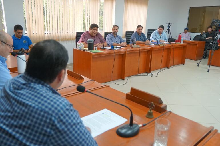 Junta Municipal de Luque decidió la creación de un "comité de crisis" tras muerte de dos mujeres arrastradas por el raudal.