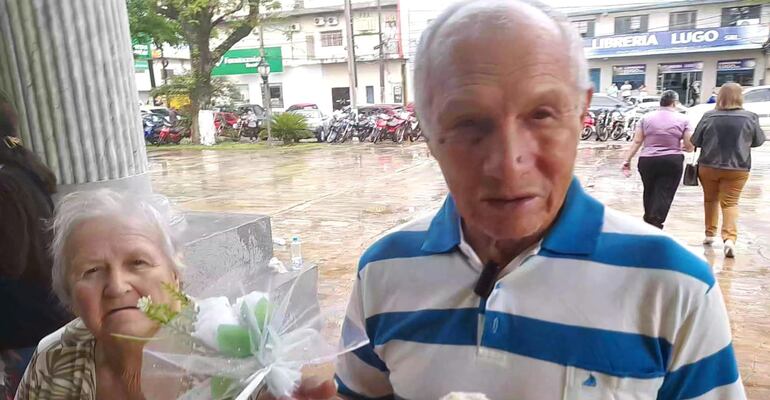 Doña Luisa Centurión (76) y Don Francisco Ramírez (82), están juntos hace 52 años.