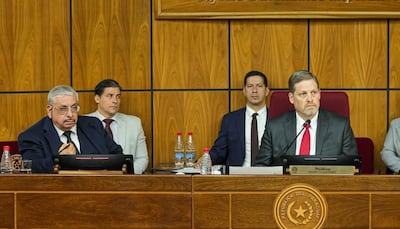 Isaias Fretes, titular del IPS y el senador Natalicio Chase (ANR, HC) en la reunión de comisiones legislativas el martes último en la Cámara Alta. Foto: Prensa Senado.