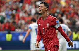 El delantero de Portugal, Cristiano Ronaldo, reacciona al cuarto gol de su equipo durante el partido de fútbol del Grupo K de la Copa del Mundo 2026 entre Portugal y Uzbekistán en el Houston Stadium, en Houston, el 23 de junio de 2026.