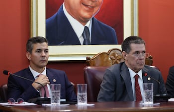 Santiago Peña fue a hacer el informe de gestión ante Horacio Cartes.