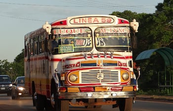 Línea 59, empresa 7 de Octubre, uno de los buses internos de Luque.