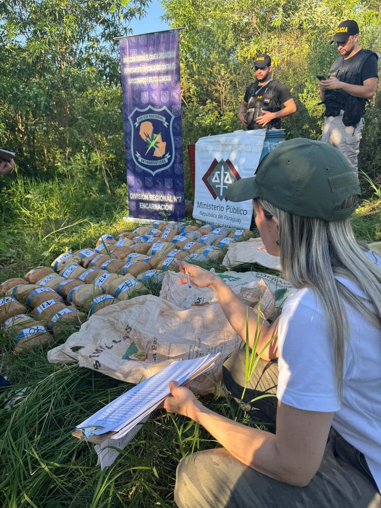 Mientras buscaban a un sospechoso de abigeato, encuentran 53 kg de marihuana en Encarnación