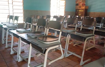En Cororõi, el Colegio Nacional Cororõi fue el único beneficiado entre seis comunidades educativas, al recibir 165 mesas con sillas