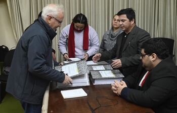 El MOPC realizó esta mañana la apertura de ofertas del llamado para el mejoramiento de la seguridad vial en rutas.