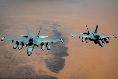 Aviones de guerra electrónica E/A-18G de la Marina de EE.UU. patrullan los cielos sobre Oriente Medio mientras EE.UU. continúa haciendo cumplir el bloqueo contra Irán.