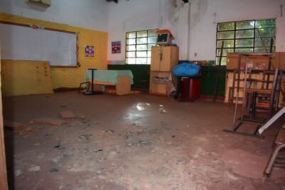 Muchas instituciones educativas funcionan en condiciones precarias, con filtraciones, inseguridad estructural y carencia de espacios adecuados.