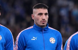 El portero de Olimpia, Gastón Hernán Olveira Echeverría (32 años), se estrenó en la selección paraguaya de fútbol, en el amistoso internacional ante Grecia.