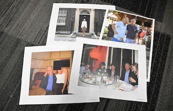 Esta fotoilustración, tomada en Washington, D. C., el 19 de diciembre de 2025, muestra fotografías, entre ellas del expresidente estadounidense Bill Clinton, el cantante de los Rolling Stones Mick Jagger, el presidente de Virgin Group Richard Branson y Ghislaine Maxwell, después de que el Departamento de Justicia de EE. UU. comenzara a publicar los esperados registros de la investigación del caso políticamente explosivo del delincuente sexual convicto Jeffrey Epstein.