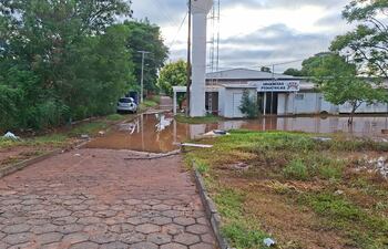 Hospital de Santa Rosa del Aguaray sigue parcialmente inundado, pero restablecen todos los servicios