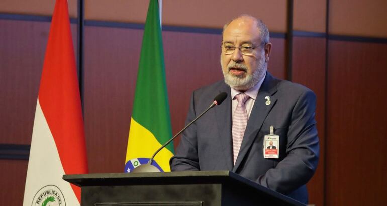 Justo Zacarías Irún, director paraguayo de la Itaipú que refrendó el convenio con la Fundación Tesãi.