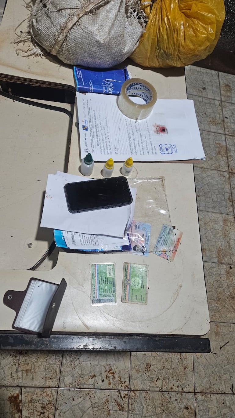 Investigan a presuntos propietarios de vehículo incautado con 8 kg de marihuana tras persecución en Itapúa