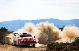 Oliver Solberg y Elliott Edmondson (Toyota GR Yaris Rally1) de gran gestión este sábado para tomar la punta de la competencia.