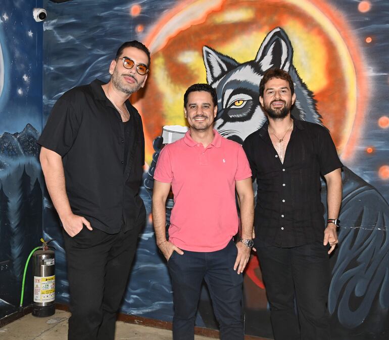 Víctor Flores, Santiago Mendoza y Juan Da Silva.