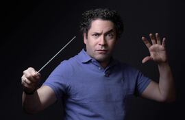El director venezolano Gustavo Dudamel será uno de los que participará en el concierto de reapertura de la iglesia de Notre Dame de París.