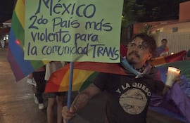 Integrantes de la comunidad LGBTI en el marco del Día Internacional contra la Homofobia, Transfobia y Bifobia, en Oaxaca (México).