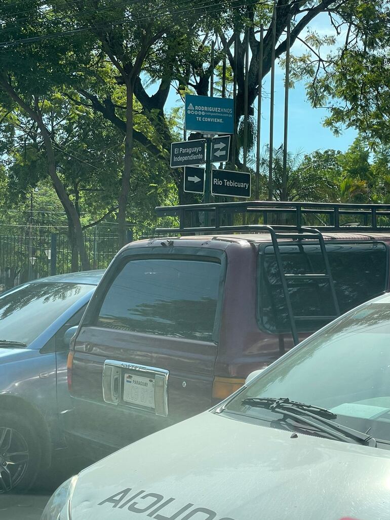 Calles y plazas enrejadas y bloqueadas en inmediaciones de Congreso Nacional.