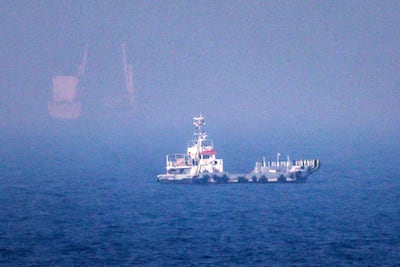 Buques en la zona del estrecho de Ormuz, cerca de la costa este de los Emiratos Árabes Unidos.