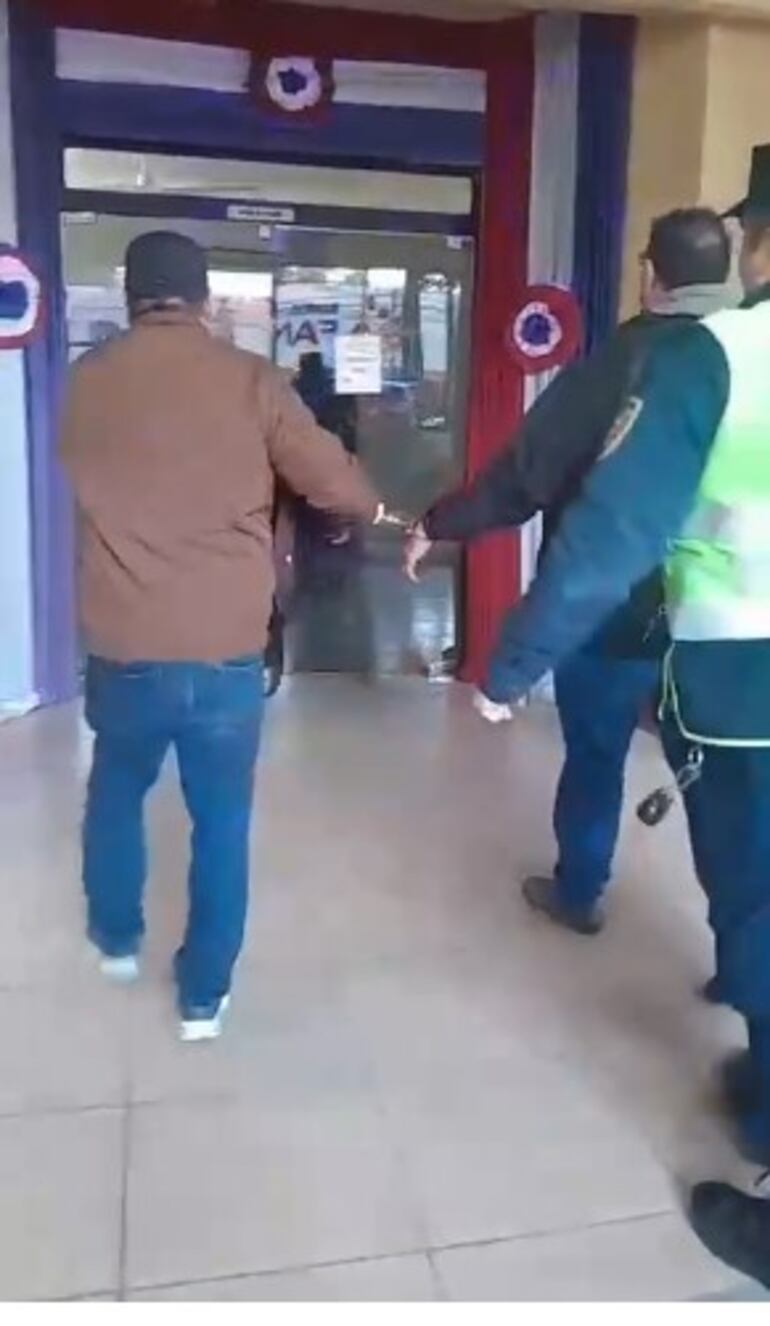 Responsables de la comisaría 7° de Asunción confirmaron que sin la denuncia escrita del conductor de ómnibus y las imáganes de la cámara  interna del ómnibus ambos sospechosos quedarán libres.