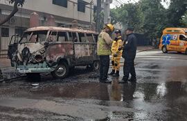 Los bomberos controlaron el siniestro ocurrido en un barrio de alto padrón de Ciudad del Este.