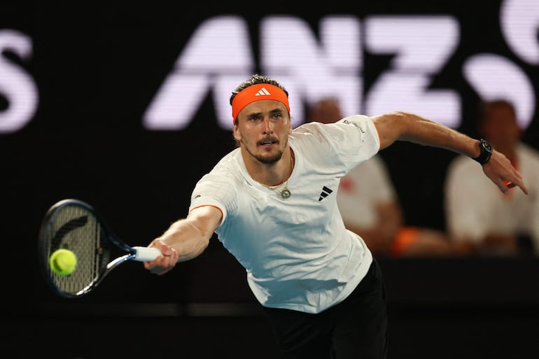 El alemán Alexander Zverev dejó en el camino al norteamericano Learner Tien para meterse en semifinal, donde medirá al español Carlos Alcaraz.