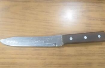 Un cuchillo entre las pertenencias de los detenidos.