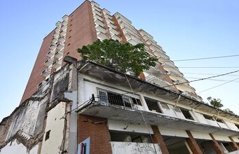 Fachada del edificio Excelsior, el elefante blanco del MEC.