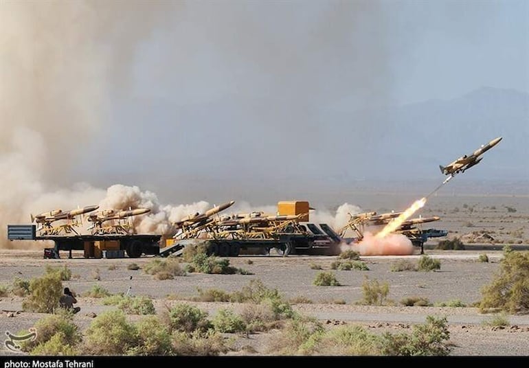 Irán lanzó el viernes ataques con drones contra posiciones militares de Estados Unidos en Baréin y Jordania, países aliados de Washington en Oriente Medio, en respuesta a la ofensiva del país norteamericano, según el Ejército de la República Islámica.
