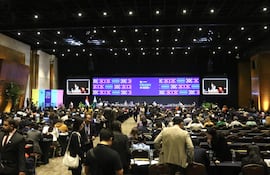 Delegados de diferentes países durante la sesión inaugural de la reunión del Comité Intergubernamental para la Salvaguardia del Patrimonio Cultural Inmaterial de la Unesco, el lunes en Luque.