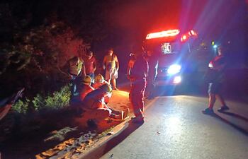 Tres lesionados en el acceso Carapeguá-Nueva Italia por choque entre dos motociclistas.
