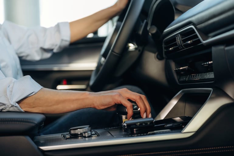Concepto de automóvil, datos, privacidad, seguros.