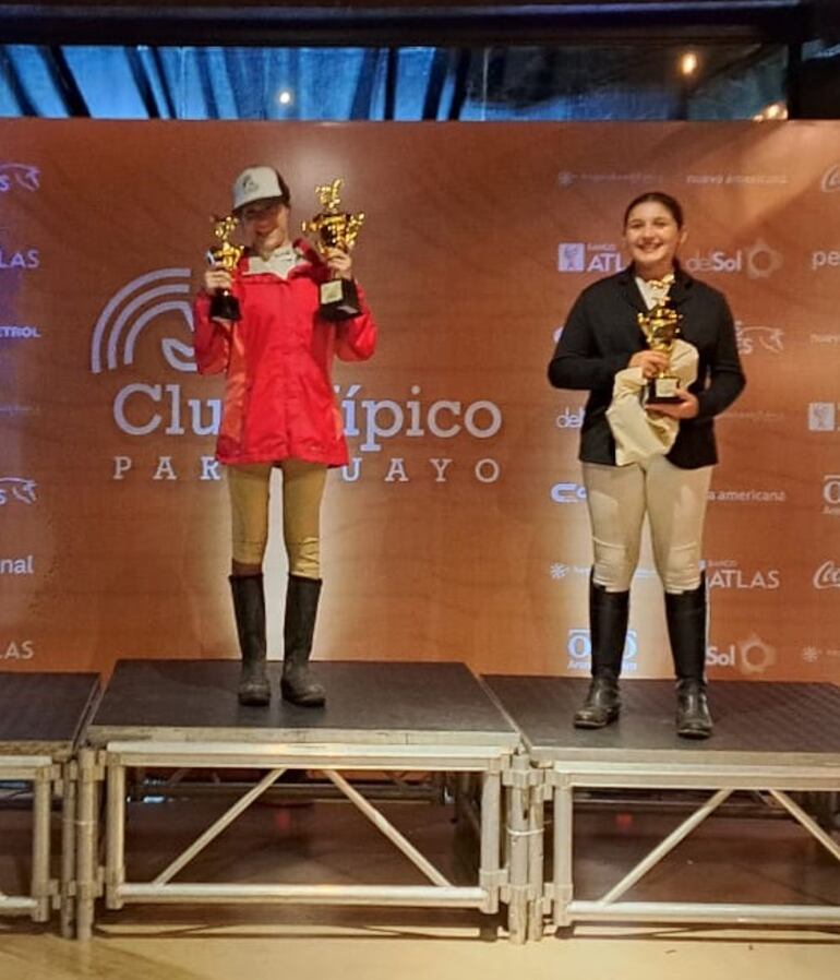 María Fer Maldonado (izquierda) fue campeona y tercera en Mayores 0.60, mientras Fiorella Loreiro consiguió el vicecampeonato.