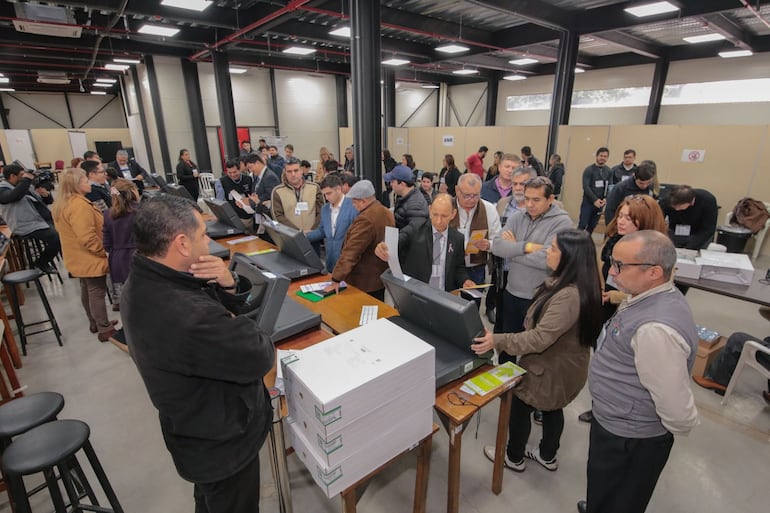 Auditoría a maletines electorales