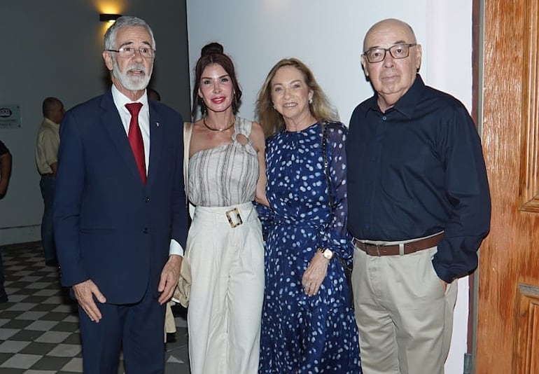 El embajador de Brasil, José Antonio Marcondes; Dora Gaona, Silvana y Jairo Neves.