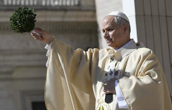 El papa León XIV durate la misa de este Domingo de Pascua en el Vaticano.