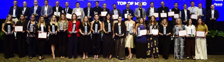 Representantes de las distintas empresas ganadoras del TOM Enterprise 2026, cuya premiación se realizó en el Centro de Eventos de Paseo La Galería.