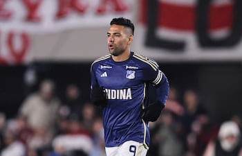 Fotografía de archivo del 9 de julio de 2024 que muestra a Radamel Falcao García de Millonarios durante un partido, en Buenos Aires (Argentina). El club bogotano Millonarios anunció este miércoles el regreso del delantero colombiano Falcao en una decisión que presentó como el inicio de su "último baile".