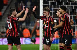 Una de los cinco anotaciones del Bournemouth en la goleada que le propinó a Swansea City, en la FA Cup.