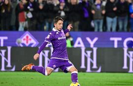 El mediocampista francés Maxime López marcó el penal decisivo para la victoria de Fiorentina.
