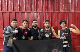 De izquierda a derecha: Hugo Antonioli, Lucas Balbuena, Rodrigo "Dinamita" Sosa, Misael Torres y Angelo Salinas.