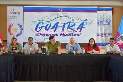 El viceministro de Finanzas, Óscar Lovera, durante la reunión con Intendentes del Guairá.
