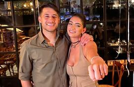 Iván Torres y Stephanie Ríos se comprometieron anoche.