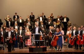 La Orquesta Sinfónica de la Ciudad de Asunción (OSCA).