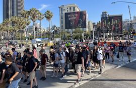 Aficionados llegan a la Comic-Con 2023 en San Diego, California (EE.UU.).