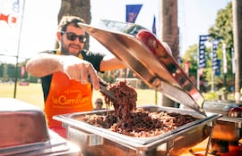 La Comilona celebra 42 años con comida, shows y mascotas.