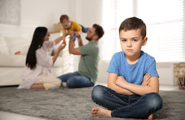 Concepto de celos entre hermanos.