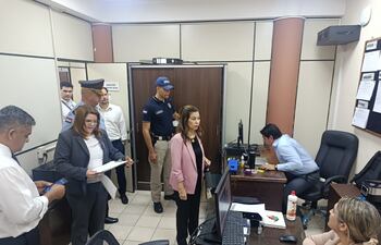 Allanamiento a la sede de la Diben por sospecha de sobrefacturación en el programa Pytyvõ Medicamentos.