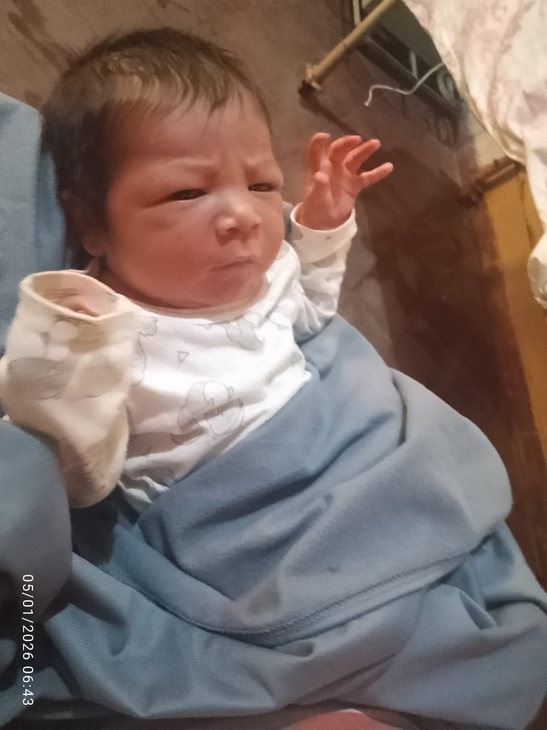 Rodrigo Gael fue visto en la mañana de este lunes tras dejar el hospital en compañía de su madre.